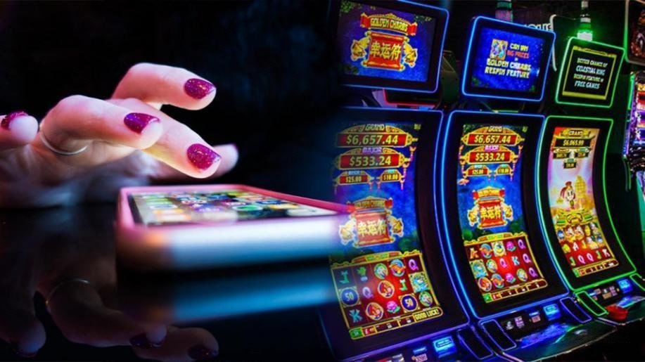 Antarmuka aplikasi layar 138 menampilkan menu game slot dan kasino langsung